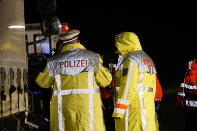 Bad Duerrheim: Schweizerin verunglueckt toedlich bei Verkehrsunfall - LKW und mehrere Pkw beteiligt